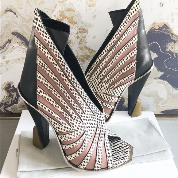 Balenciaga RUNWAY Futuristic Snakeskin Booties - Picture 5 of 9